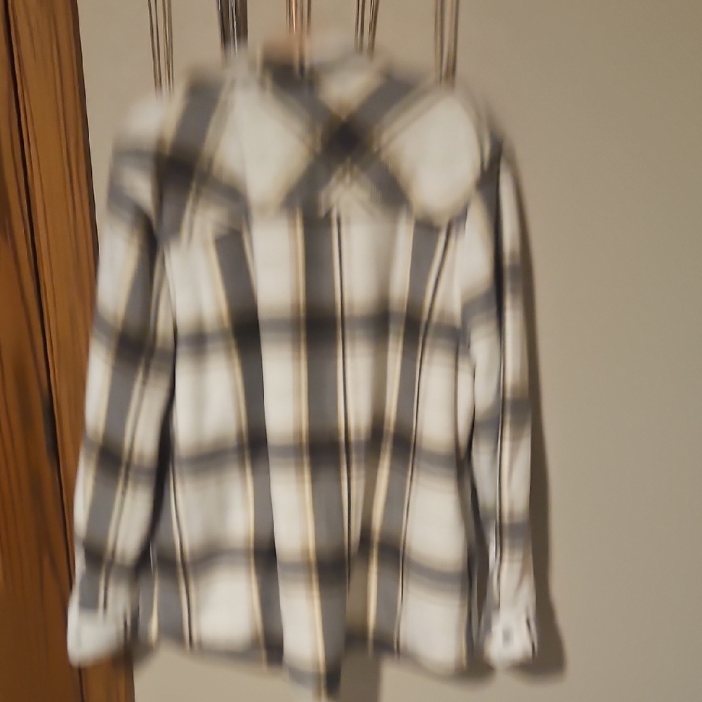 Women’s Sherpa-Lined Plaid Shacket - White & Gray - Picture 4 of 4
